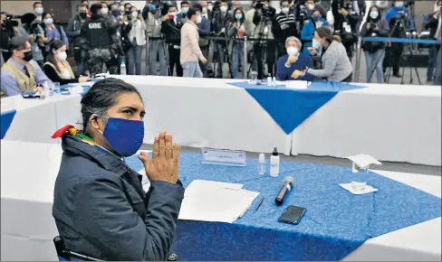  ?? Eduardo terán/ EL Comercio ?? • Yaku Pérez (Pachakutik), ayer en la reunión en el CNE. Al fondo aparece el candidato de CREO-PSC, Guilermo Lasso.