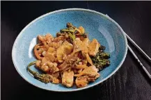  ?? PHOTO FOR THE WASHINGTON POST BY DEB LINDSEY; FOOD STYLING FOR THE WASHINGTON POST BY BONNIE S. BENWICK ?? Pork and Broccolini Stir-Fry with Kimchi.