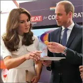  ?? REUTERS/DANISH SIDDIQUI ?? LAWATAN RESMI KE INDIA: William menikmati dosa atau pancake, sedangkan Kate Middleton hanya melihat.
crepe,