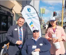  ??  ?? Palmerston North deputy mayor Tangi Utikere, Dr Tristram Ingham and student Gloria Gao.