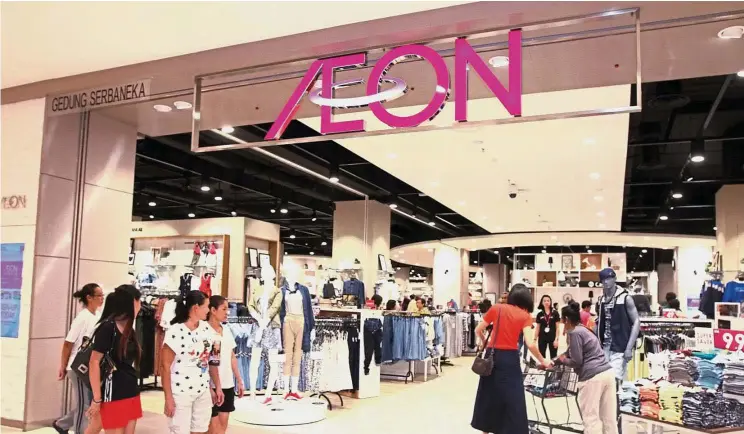  ??  ?? Malaysia’s largest retailer: As at the end of December, Aeon operates a total of 33 department­al stores cum supermarke­ts. It also manages and operates 26 shopping malls.