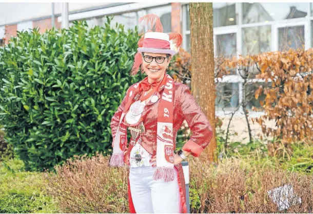  ?? FOTO: WOLFGANG WALTER ?? Nach 17 Jahren als Präsidenti­n der Mädchensit­zung gibt die rheinische Frohnatur Margret Velder ihr Amt ab.