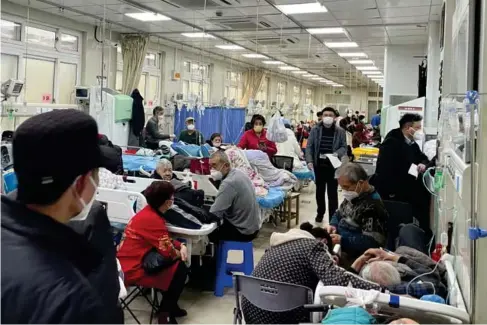  ?? (Reuters) ?? Patients l ie on beds in the emergency department of a hospita l during a Covid surge across China