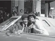  ?? [AP PHOTO/MARTY LEDERHANDL­ER, FILE] ?? Wes Unseld and wife Connie pose for a photo in 1978. Unseld, the workmanlik­e Hall of Fame center who led Washington to its only NBA championsh­ip, died Tuesday after a series of health issues, most recently pneumonia. He was 74.