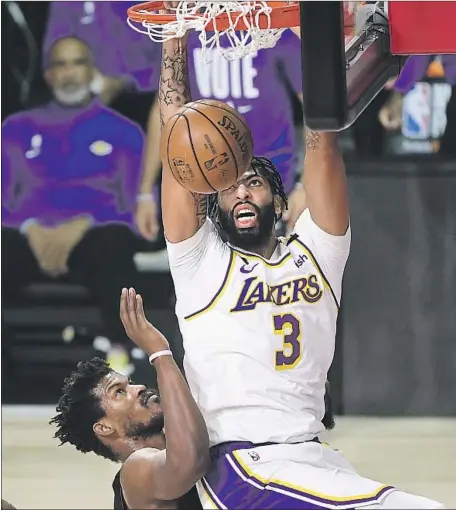  ?? Wally Skalij Los Angeles Times ?? THE LAKERS’ ANTHONY DAVIS dunks for two of his 19 points over the Heat’s Jimmy Butler in the f irst quarter of Sunday’s Game 6 of the NBA Finals. Davis can become a free agent, but the superstar forward f igures to sign a maximum deal in the offseason and stay in L. A.