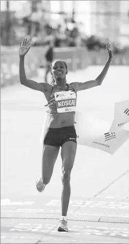  ?? BRIAN CASSELLA/TNS ?? Brigid Kosgei wins the Chicago Marathon in world-record time.