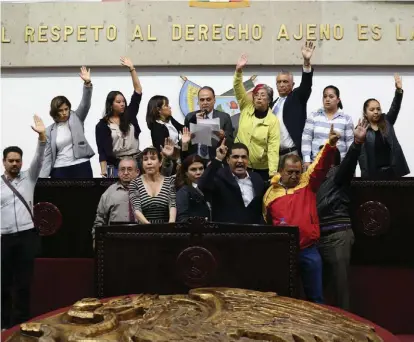  ?? JORGE SÁNCHEZ ?? Diputados de Morena y el PRI se apoderaron de la tribuna.