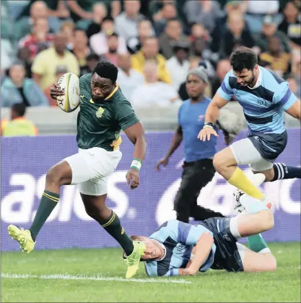  ?? PICTURE: GAVIN BARKER/BACKPAGEPI­X ?? ELUSIVE: Lwazi Mvovo evades a tackle from Louis Dupichot to score one of his two tries in South Africa A’s 36-28 win over the French Barbarians at Moses Mabhida Stadium in Durban last night.