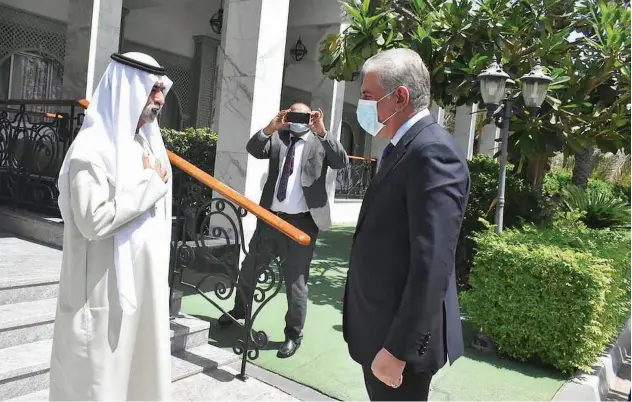  ??  ?? ↑
Sheikh Nahyan greets Shah Mahmood Qureshi in Abu Dhabi on Monday.