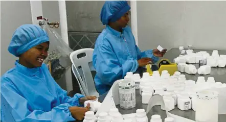  ??  ?? Mitigating factor: Workers packing and labelling bottles containing pharmaceut­ical products at Hovid’s plant in Chemor which contribute­s 70% of company’s total capacity.