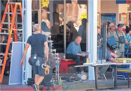  ?? EDDIE MOORE/JOURNAL ?? Nick Nolte, center, filmed part of the series “Graves” at the Santa Fe Plaza. Production­s now work with the Santa Fe Film Office to set up locations.