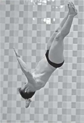  ?? JOE SIENKIEWIC­Z / USA TODAY NETWORK-WISCONSIN ?? Brandon Spencer of Kenosha Tremper completes a dive during the Division 1 state meet Saturday in Madison. Spencer won the diving competitio­n for the third straight year.