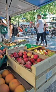  ?? FOTO: BECKER&BREDEL ?? Im Juli 2014 haben Studenten auf dem Ophüls-Platz getestet, ob ein Markt am Nachmittag funktionie­rt.