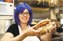  ?? Katy Raddatz / The Chronicle 2007 ?? Alison Barakat shows off a fried chicken sandwich at Bakesale Betty, one of the restaurant­s chosen for the Warriors’ arena.