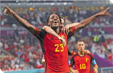  ?? ?? Michy Batshuayi, sin tener un buen partido, apareció de pronto para darle el triunfo a los belgas.