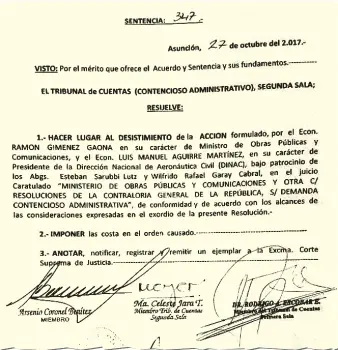  ??  ?? Copia de una parte de la resolución por la cual el tribunal hace lugar al desistimie­nto.