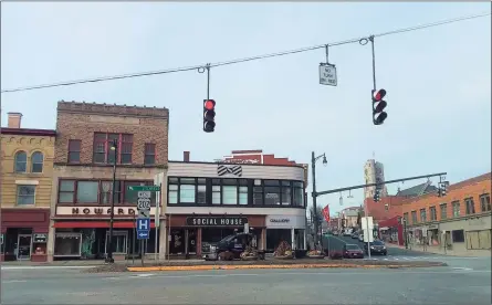  ?? Hearst Connecticu­t Media file photo ?? Downtown Torrington and the East Main Street corridor are the focus of municipal officials who want to improve driver and pedestrian safety, help businesses and promote developmen­t.