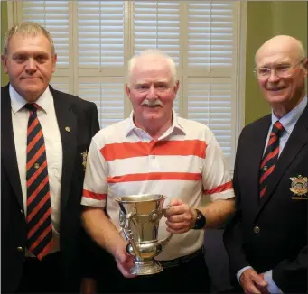  ??  ?? Ray Campbell, who triumphed in the 2018 County Louth Golf Club Hamilton Cup, pictured with Captain Pat McCabe and President Neil Matthews after being presented with the winner’s trophy in the clubhouse at Baltray.