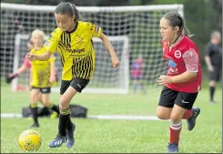  ?? Picture: Barry Goodwin (57441063) ?? Larkfield ladies under-9s (yellow) take on Staplehurs­t Monarchs under-9s