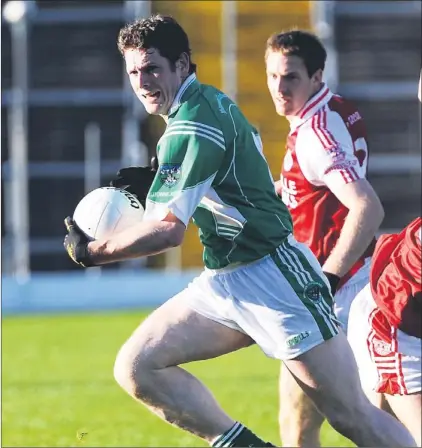  ?? PICTURE: MICHELLE COOPER GALVIN ?? Milltown / Castlemain­e midfielder will have a big task on his hands in Portlaoise on Sunday attempting to curb Craigbane’s star man Blaine Gormley ( above Brendan Delaney in action against Newmarket)