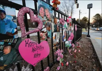  ?? CURTIS COMPTON/CCOMPTON@AJC.COM ?? A memorial on Arnold Mill Road at the Northside Hospital Cherokee Amphitheat­re honors the three people who died near there after being struck by a teenage driver in 2017.