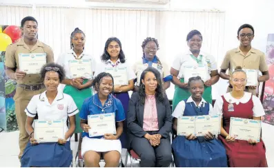  ?? CONTRIBUTE­D ?? Gillian Guthrie (centre), chief technical director in the Ministry of Economic Growth and Job Creation, surrounded by the winners of the Youth Environmen­tal Advocacy Programme Essay Competitio­n
