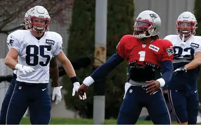  ?? NAncy LAnE Photos / hErALd stAFF ?? TALKING PRACTICE: Patriots quarterbac­k Cam Newton (right) runs through warmups with tight end Ryan Izzo during practice at Gillette Stadium on Wednesday.