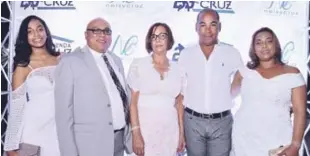  ??  ?? Nelfa Toribio, Nelson Cruz, Dominga Martínez de Cruz, Fausto Toribio y Nelsy Cruz.