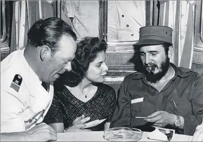  ?? AP ?? Marita Lorenz junto a Fidel Castro cuando se conocieron a bordo del buque alemán Berlin en 1959
