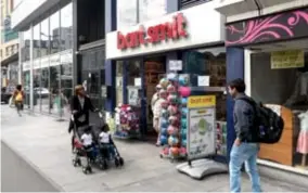  ?? FOTO WIM HENDRIX ?? Speelgoedk­eten Bart Smit, die onder meer een vestiging heeft in de Carnotstra­at in Antwerpen, staat te koop.