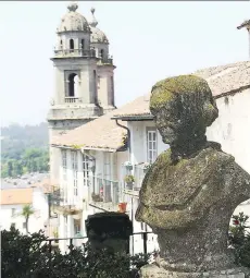  ?? MARK COPE ?? One of Santiago’s forefather­s overlooks the city.