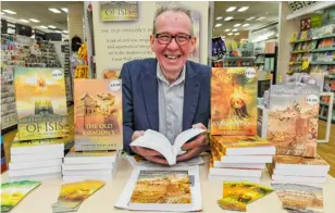  ?? Picture: Steve Smyth ?? VISITOR:
Dr Justin Newland was in WHSmith in Wokingham’s Market Place on Saturday to sign copies of his new book, The Genes of Isis, and meet fans
