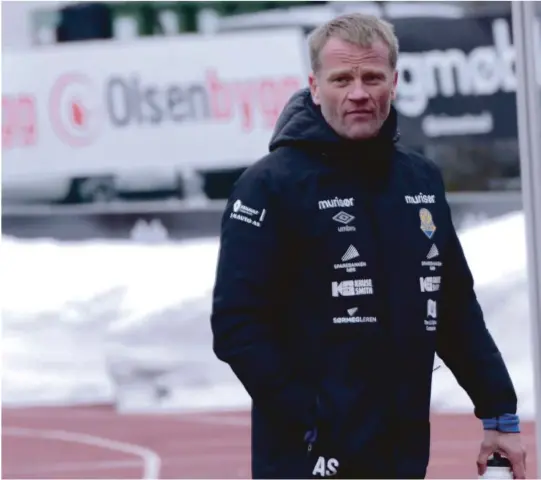  ??  ?? UFATTELIG: Jervs trener Arne Sandstø er skuffet over at Jerv ikke fikk flere mål mot Ull/Kisa. Her fra en tidligere kamp.