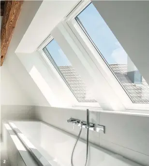  ??  ?? 2. De la lumière naturelle dans la salle de bains ? Ça change tout. Ici, deux fenêtres de toit percées au-dessus de la baignoire pour un moment de relaxation totale. Velux