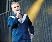  ??  ?? CON TE NON CANTO PIÙ Il cantautore britannico Morrissey è stato la voce degli Smiths
