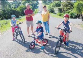  ?? PICTURE / PETER DE GRAAF ?? Hall Rd residents David Clendon and Beth Clarke, with Bronte, Mac Clarke and Darcy Clarke, want safety improvemen­ts to the road before constructi­on of a new retirement village.