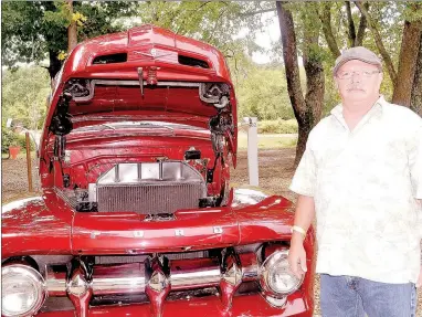  ?? RACHEL DICKERSON/MCDONALD COUNTY PRESS ?? Dale VanSickle of Bentonvill­e shows his 1952 Ford F1 during the CityLimits Car Club car show on Saturday at River Ranch.