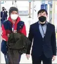  ?? CAMBODIAN EMBASSY IN SOUTH KOREA ?? Rorn Makara (left) at a South Korean airport on February 26.