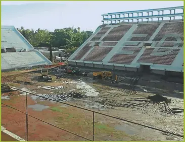  ?? CEDOC PERFIL ?? DESOLACION. Así luce hoy la cancha del Pincha. Un proyecto estancado por tiempo indetermin­ado.