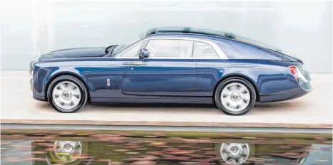  ?? FOTO: DPA ?? Teurer Geschmack: Ein reicher Kunde hat sich bei Rolls-Royce seinen ganz eigenen Phantom bauen lassen. Das Einzelstüc­k „Sweptail“soll über zehn Millionen Euro kosten.