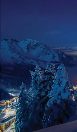  ??  ?? Avoriaz la nuit émerge de la mer de nuages, c’est déjà un bon plan !