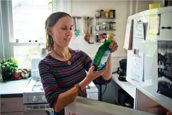  ??  ?? Norske vaner. Etter mange år i Norge flyttet Sarah Cecilie tilbake til USA med familien. Noen norske vaner, som å ta tran, har hun tatt med seg til USA.