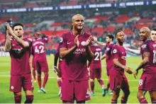  ?? Reuters ?? City’s Vincent Kompany and teammates applaud the fans after the game against Tottenham last week.