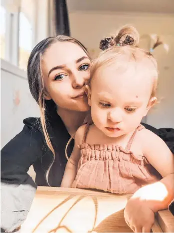  ?? ?? Lilly Philpott with her mother Tayla Scott. The 18-month-old died suddenly early this month.
