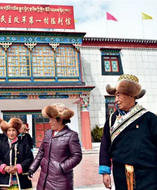  ??  ?? The elderly from Qusum County of Tibet’s Shannan City visit Kesum Village, where Tibet’s democratic reform was launched in 1959, learning about its modern developmen­t.