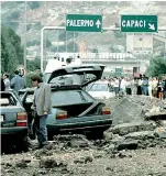  ?? ?? Un’immagine della strage di Capaci, in cui rimasero uccisi Falcone, la moglie e tre uomini della scorta