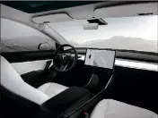  ?? Photos © Tesla ?? Les concepteur­s ont joué à fond le jeu de l’épure, en prévoyant pour seule interface cette grande tablette. Vitré, le pavillon éclaire un habitacle aux dimensions généreuses.