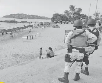  ?? MARTÍN GÓMEZ /EL SOL DE ACAPULCO ?? la Guardia Nacional resguardan playas de Acapulco