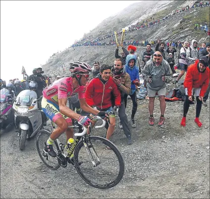  ?? FOTO: AP ?? Contador, ya campeón del Giro,
intentará hacer doblete en el Tour, gesta que nadie consigue desde el malogrado Marco Pantani en 1998