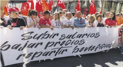  ?? Photo: CCOO ?? Raise salaries, reduce prices and share out the profits, says unions